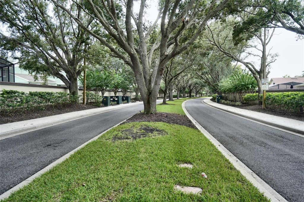 Image 30 of property listing at 7730 BARDMOOR HILL CIR, Orlando, FL 32835