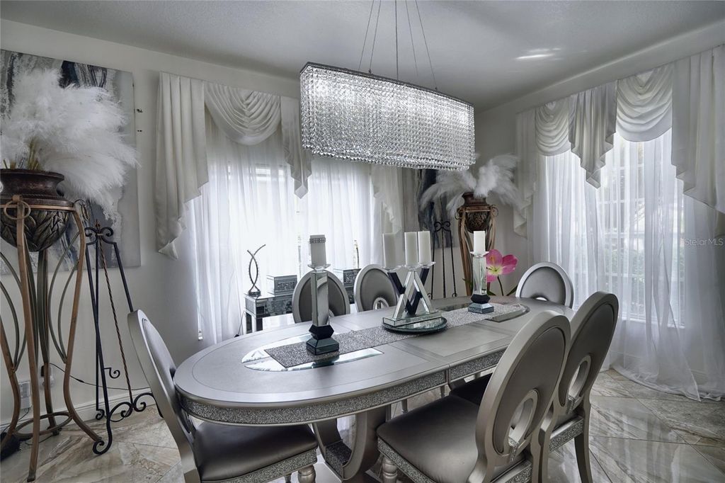 Image 6 of property listing at 7730 BARDMOOR HILL CIR, Orlando, FL 32835