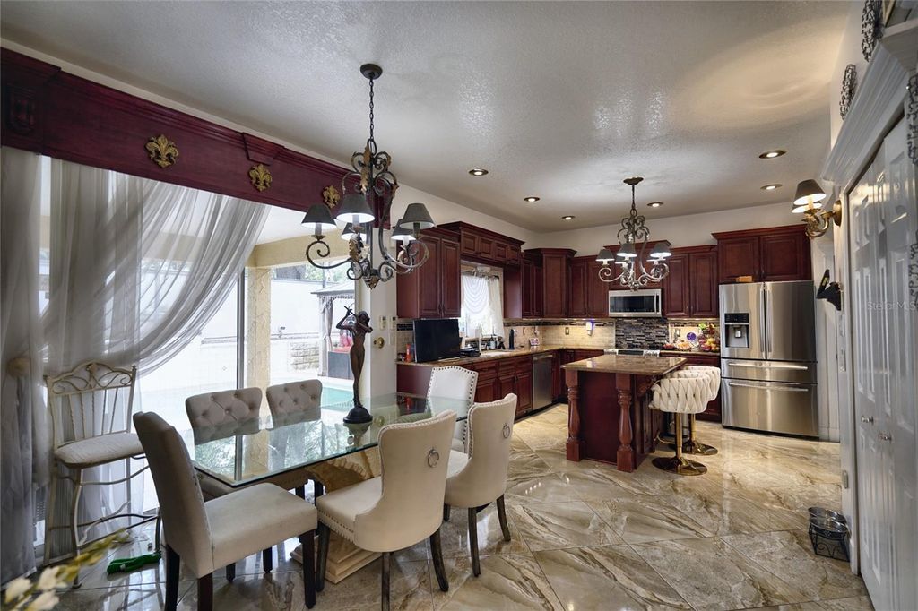 Image 10 of property listing at 7730 BARDMOOR HILL CIR, Orlando, FL 32835