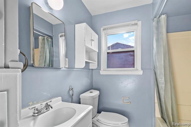 25016 Lehigh Street, Dearborn Heights, MI 48125