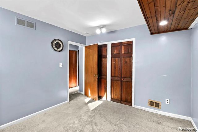 25016 Lehigh Street, Dearborn Heights, MI 48125