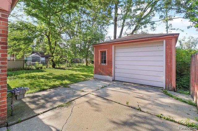 25016 Lehigh Street, Dearborn Heights, MI 48125