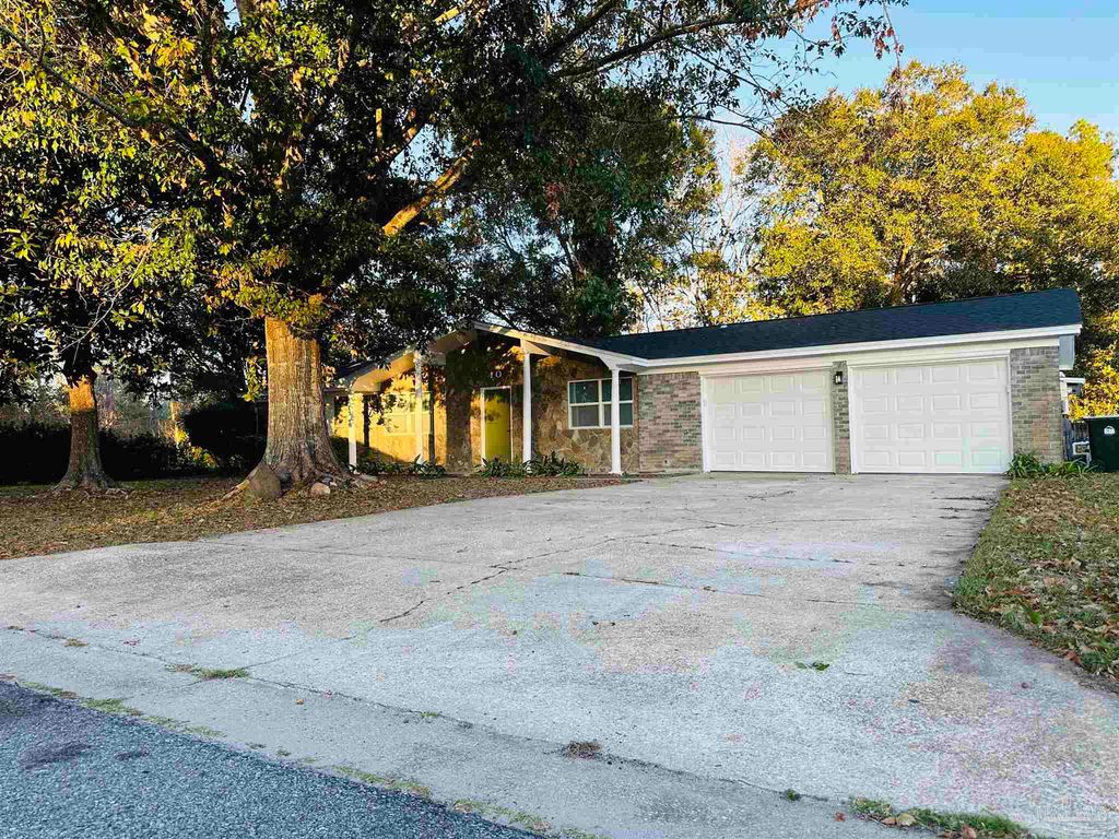 10 Selborne Pl, Pensacola, FL 32506