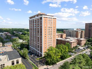 710 S South Hanley Road 17C, Clayton, MO 63105