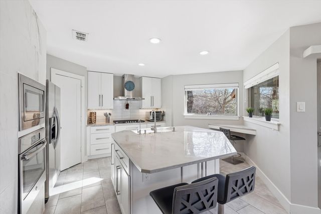 107 Highland Lake Drive, Highland Village, TX 75077