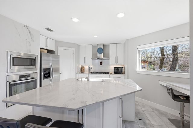 107 Highland Lake Drive, Highland Village, TX 75077