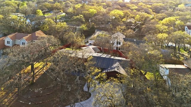 107 Highland Lake Drive, Highland Village, TX 75077