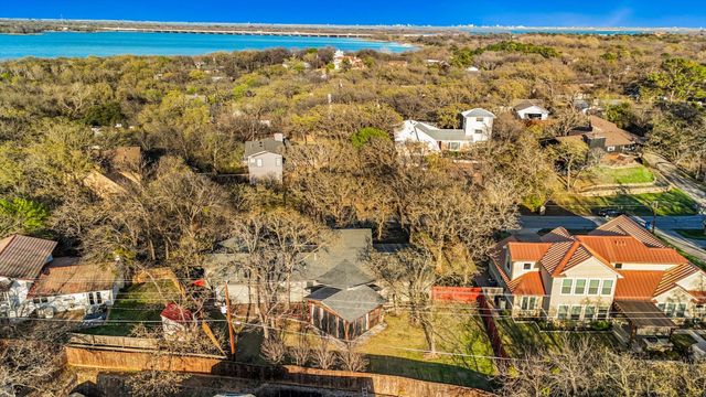 107 Highland Lake Drive, Highland Village, TX 75077