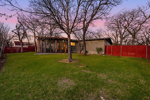 107 Highland Lake Drive, Highland Village, TX 75077