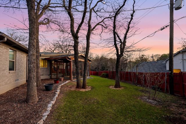 107 Highland Lake Drive, Highland Village, TX 75077