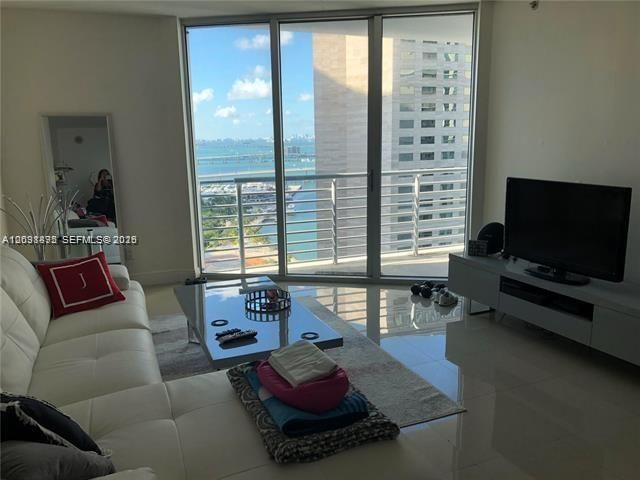 325 S Biscayne Blvd 2824, Miami, FL 33131