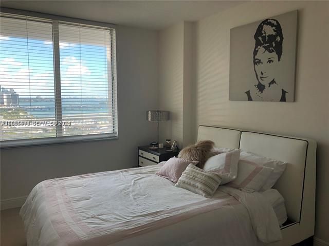 325 S Biscayne Blvd 2824, Miami, FL 33131