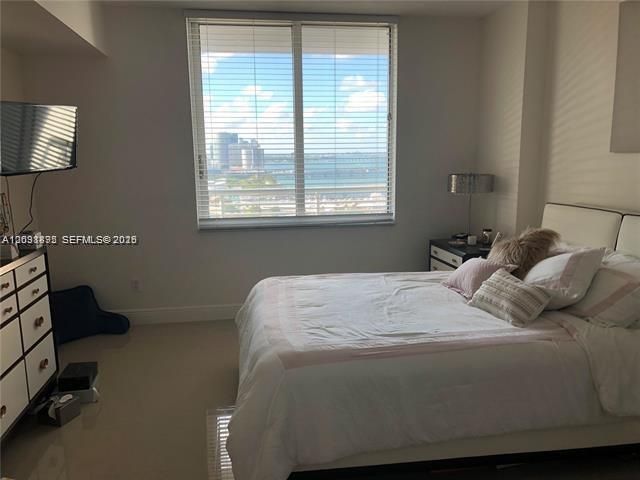 325 S Biscayne Blvd 2824, Miami, FL 33131