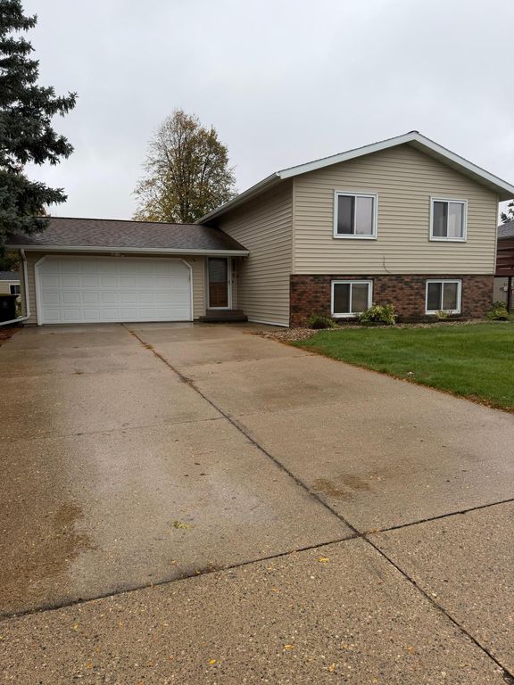 1211 Hickory Street, Fairmont, MN 56031 — exterior