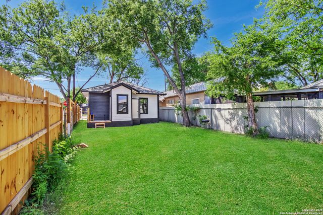 2201 San Fernando, San Antonio, TX 78207
