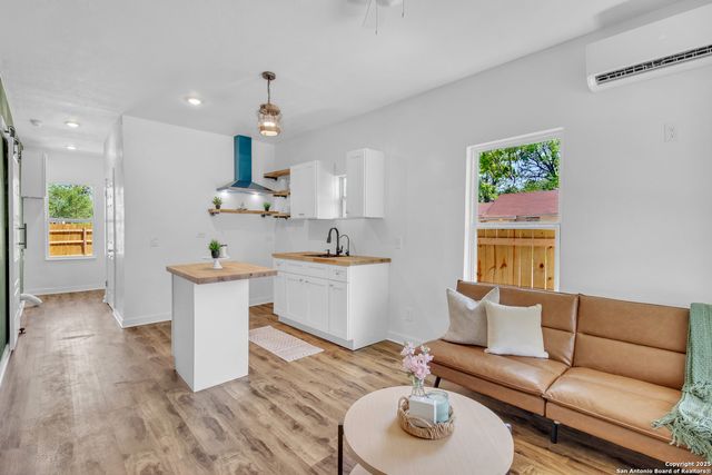 2201 San Fernando, San Antonio, TX 78207