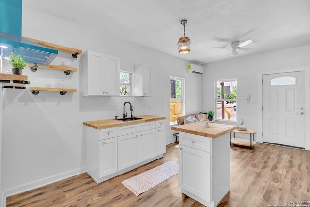2201 San Fernando, San Antonio, TX 78207