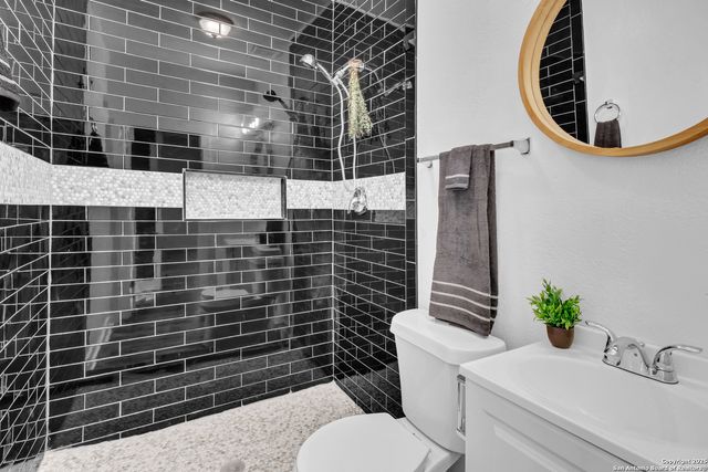 2201 San Fernando, San Antonio, TX 78207