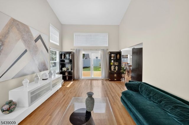 31 Spruce Hollow Dr, Howell Twp., NJ 07731