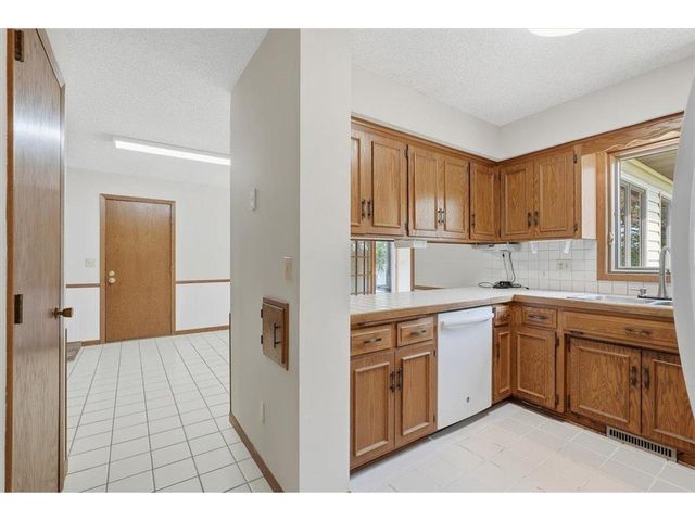 454 Oday Street, Maplewood, MN 55119