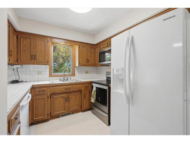 454 Oday Street, Maplewood, MN 55119