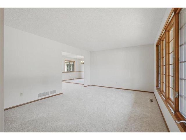 454 Oday Street, Maplewood, MN 55119