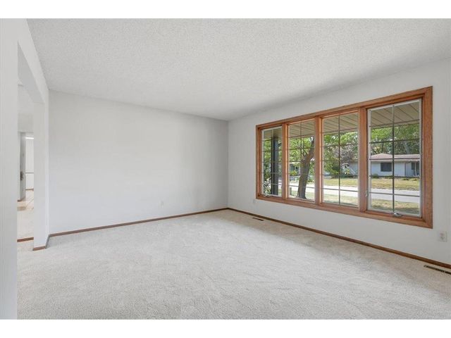 454 Oday Street, Maplewood, MN 55119