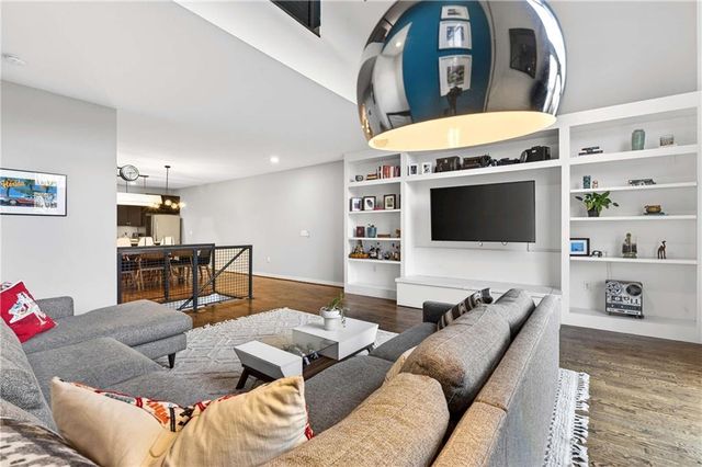 1376 Stirling Circle NW, Atlanta, GA 30318