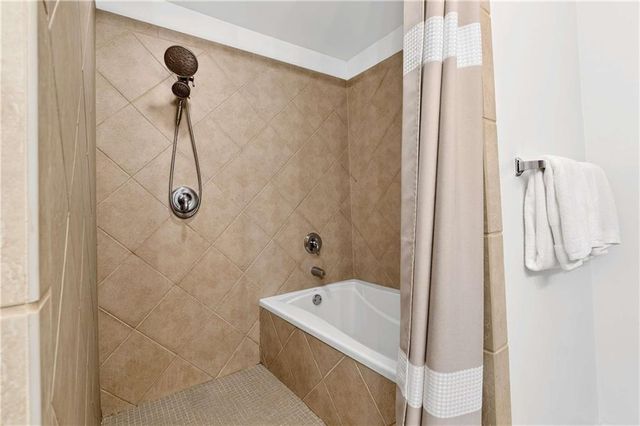 1376 Stirling Circle NW, Atlanta, GA 30318