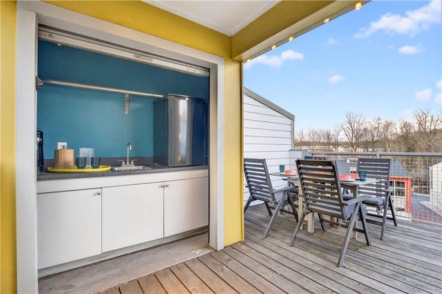 1376 Stirling Circle NW, Atlanta, GA 30318