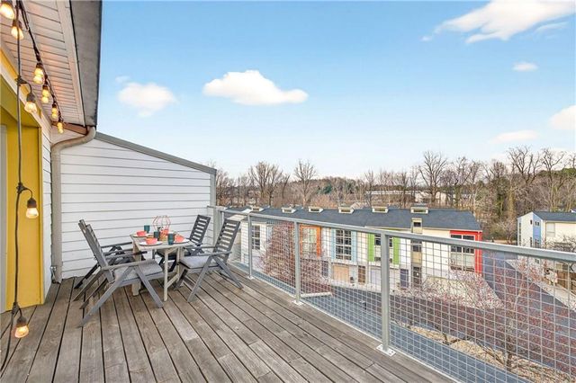 1376 Stirling Circle NW, Atlanta, GA 30318