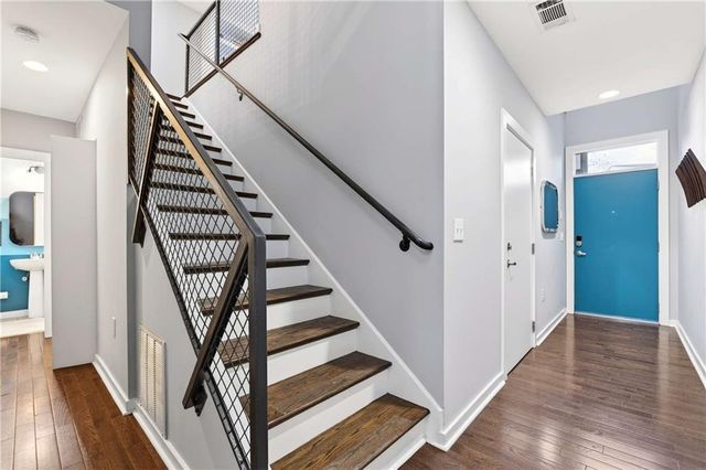 1376 Stirling Circle NW, Atlanta, GA 30318