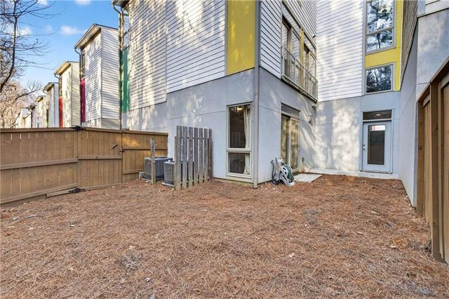 1376 Stirling Circle NW, Atlanta, GA 30318