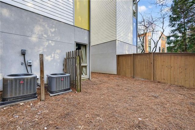 1376 Stirling Circle NW, Atlanta, GA 30318