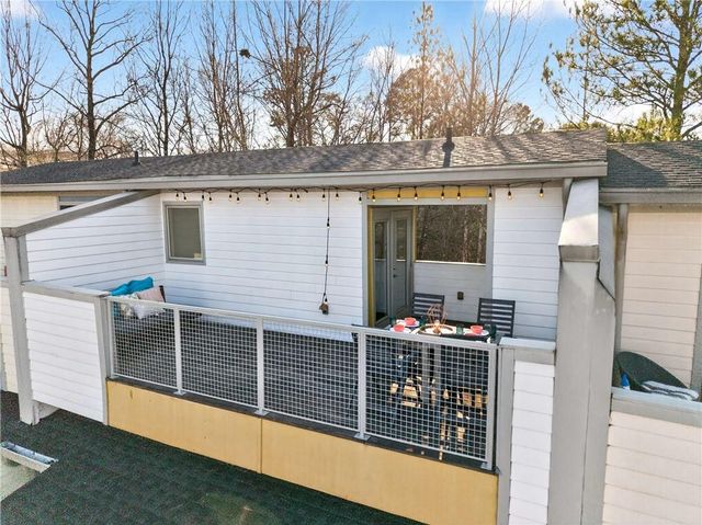 1376 Stirling Circle NW, Atlanta, GA 30318