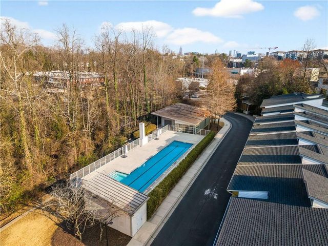 1376 Stirling Circle NW, Atlanta, GA 30318