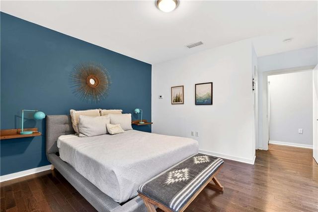 1376 Stirling Circle NW, Atlanta, GA 30318