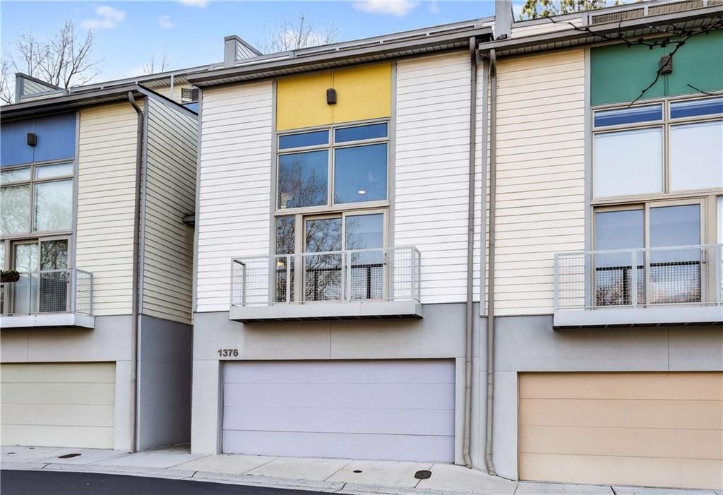 1376 Stirling Circle NW, Atlanta, GA 30318