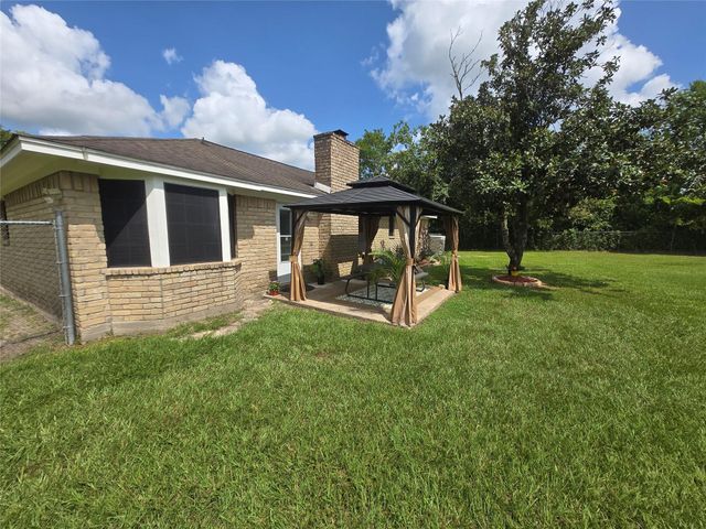 610 Avenue C, Alvin, TX 77511