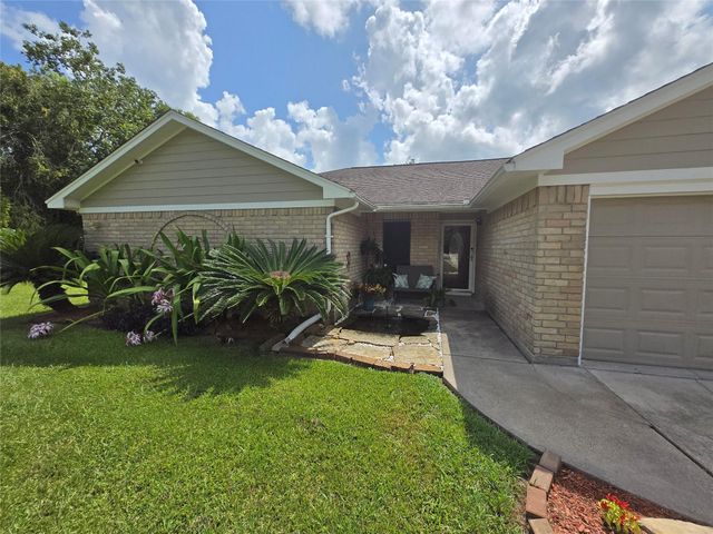610 Avenue C, Alvin, TX 77511