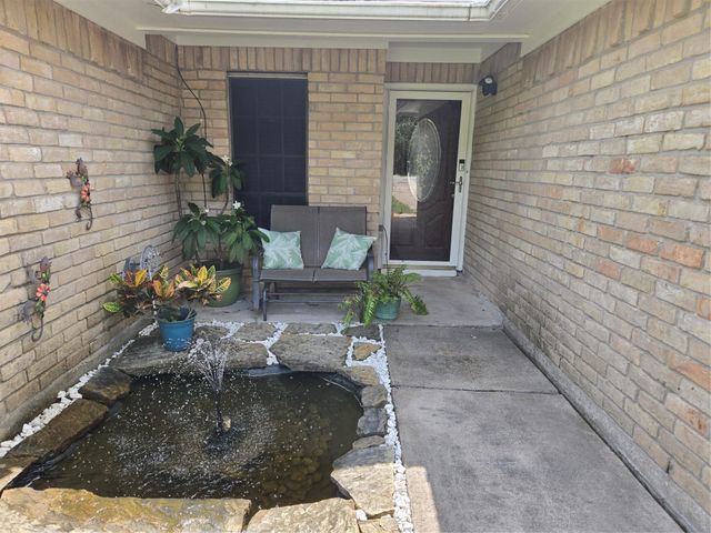 610 Avenue C, Alvin, TX 77511