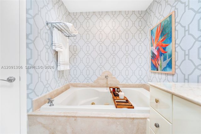 100 S Pointe Dr 2403, Miami Beach, FL 33139