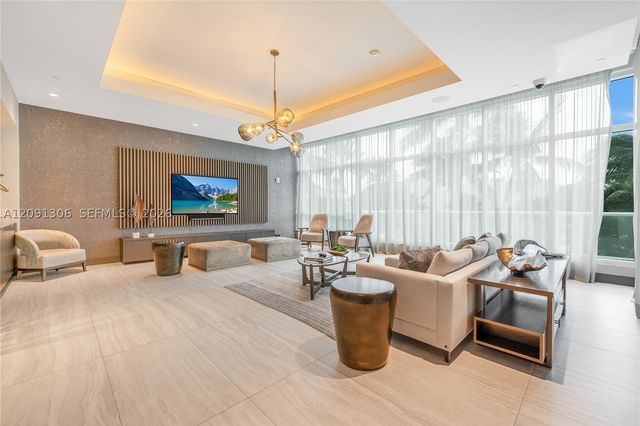 100 S Pointe Dr 2403, Miami Beach, FL 33139