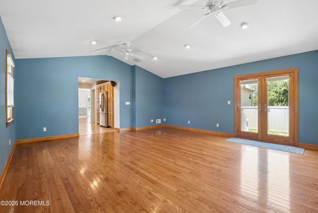 83 Wilson Circle W, Red Bank, NJ 07701