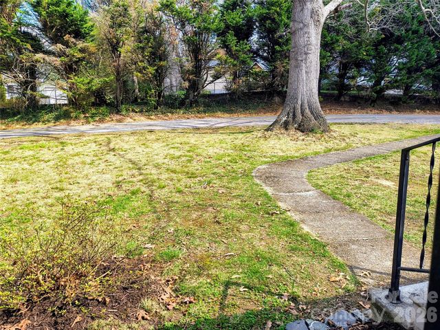 143 Tabernacle Road, Black Mountain, NC 28711