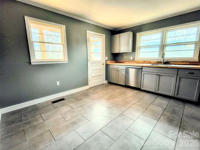 143 Tabernacle Road, Black Mountain, NC 28711