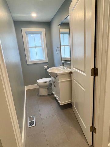 129 Court St, Plymouth, MA 02360