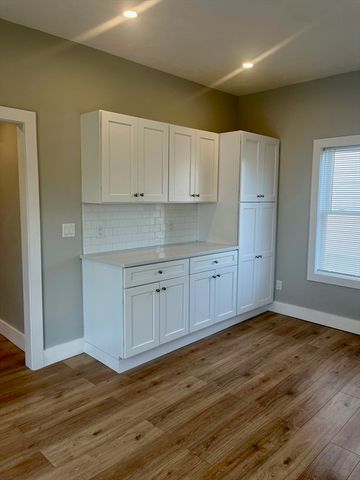 129 Court St, Plymouth, MA 02360