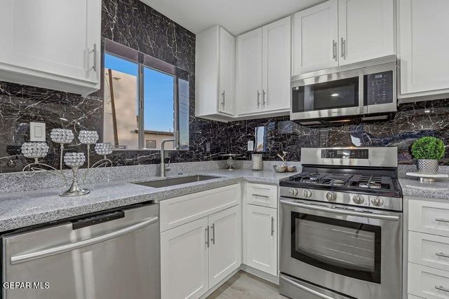 106 La Cienega Drive, Socorro, TX 79927