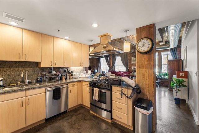 9 W Broadway 112, Boston, MA 02127